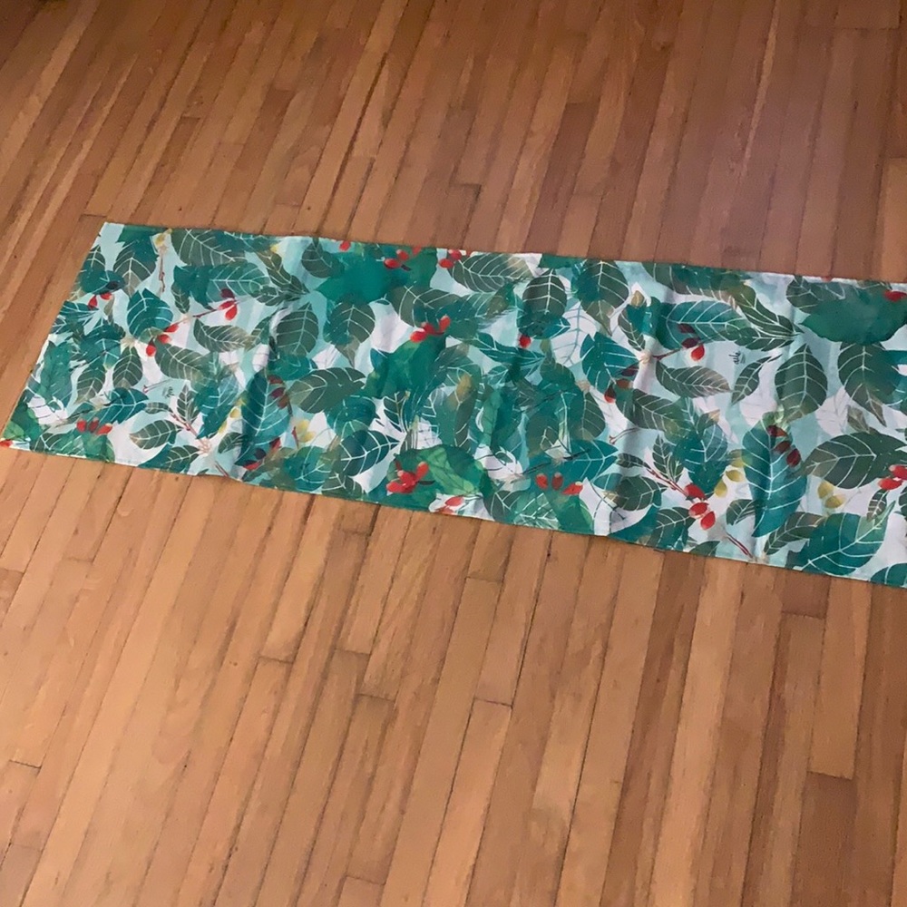 Ailé Tropical Table Runner (Brand New) 🌴